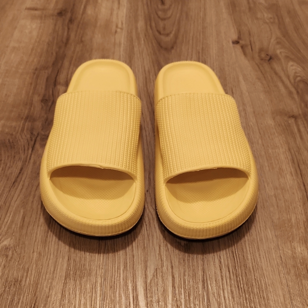 Cloud slippers